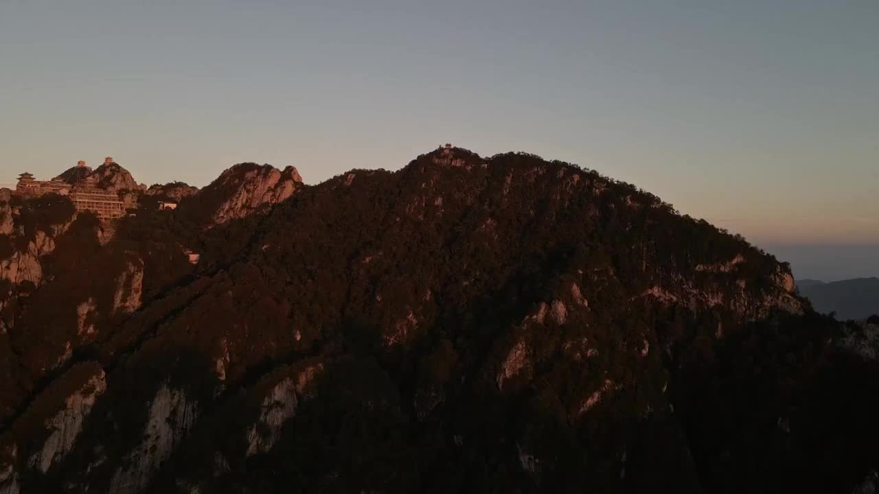 河南洛阳栾川老君山夕阳日落晚霞回光返照 4K航拍视频视频素材