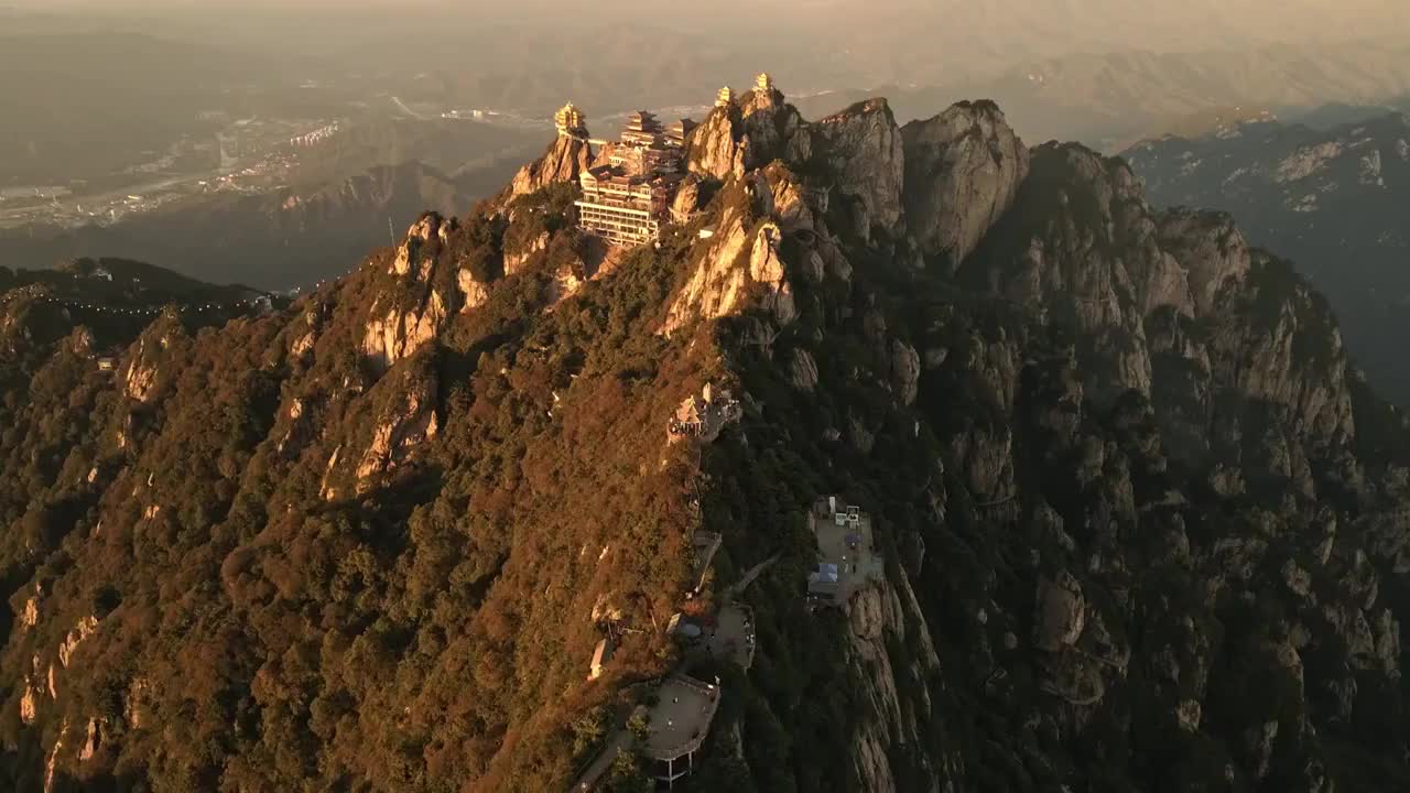 河南洛阳栾川老君山夕阳日落晚霞逆光 4K航拍视频视频素材