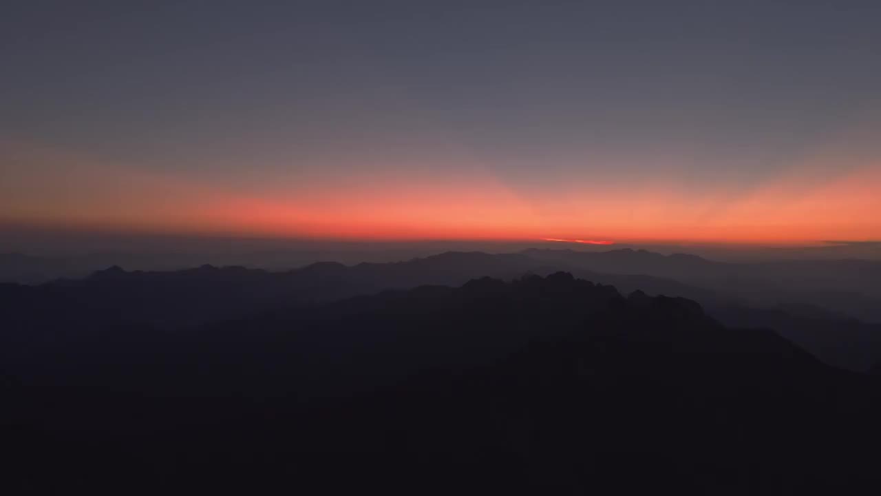 河南洛阳栾川老君山夕阳日落晚霞回光返照 4K航拍视频视频素材