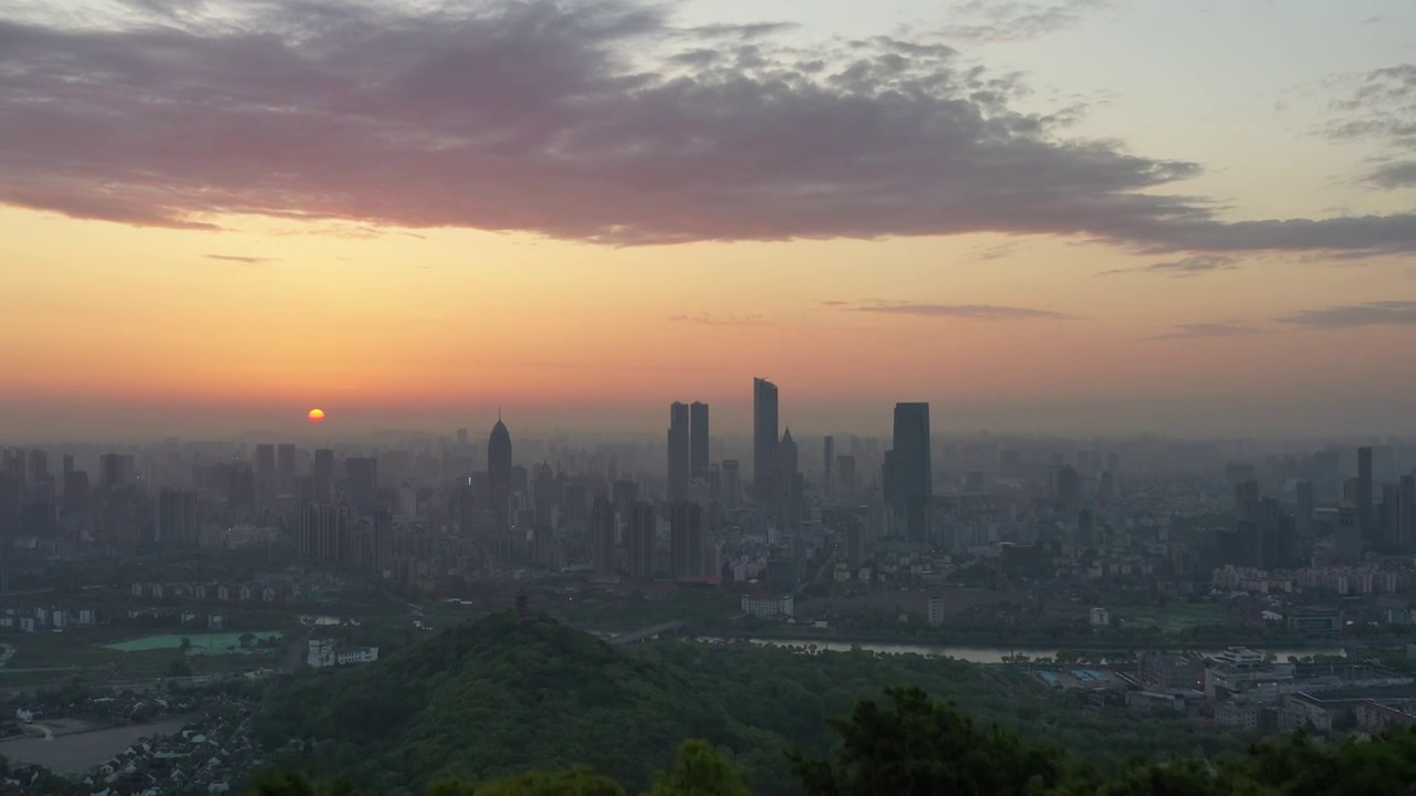 无锡惠山山脉俯瞰城市自然与城市航拍视频素材