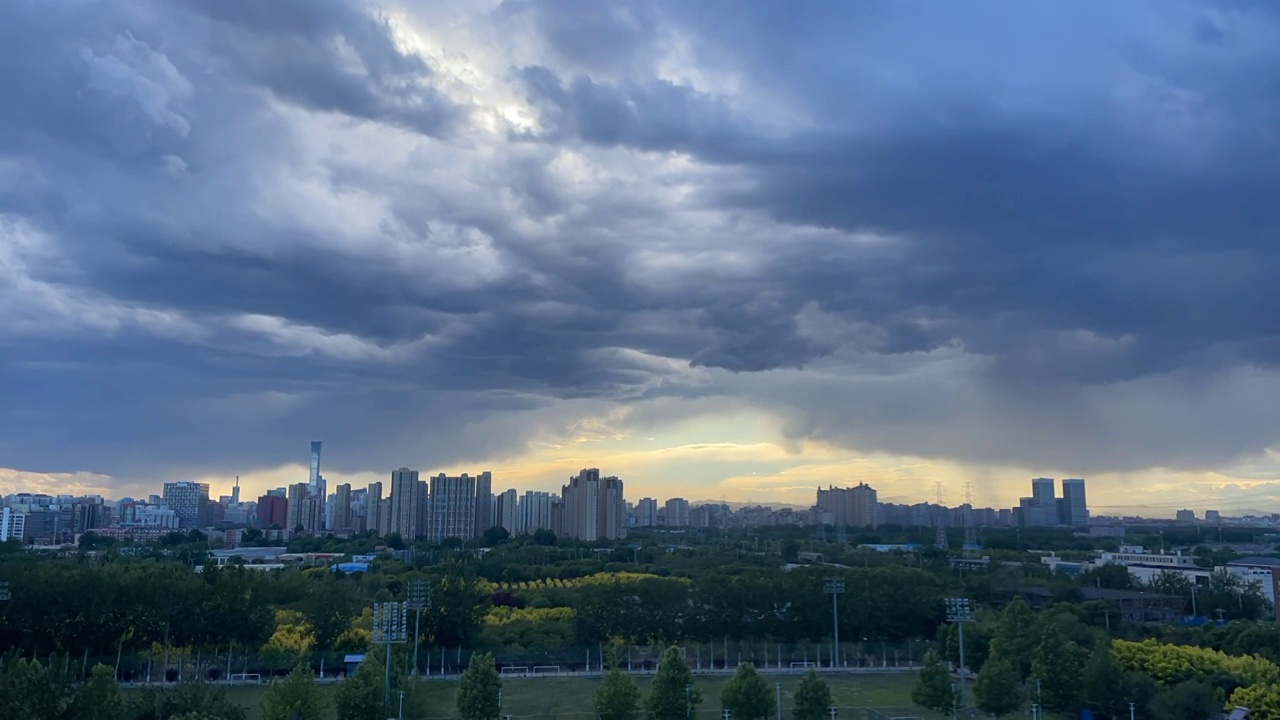 北京：夏季阵雨视频素材