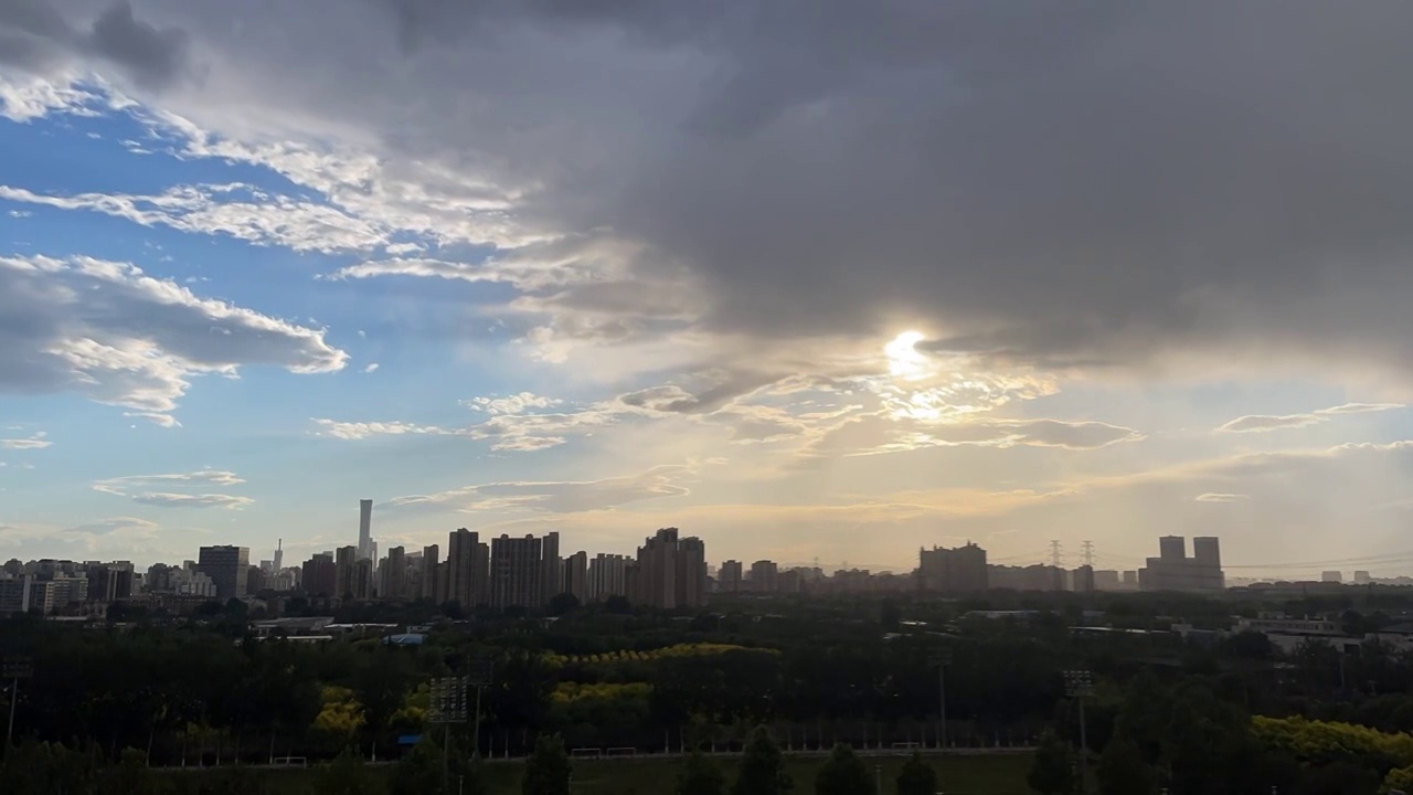 北京：夏季阵雨视频素材