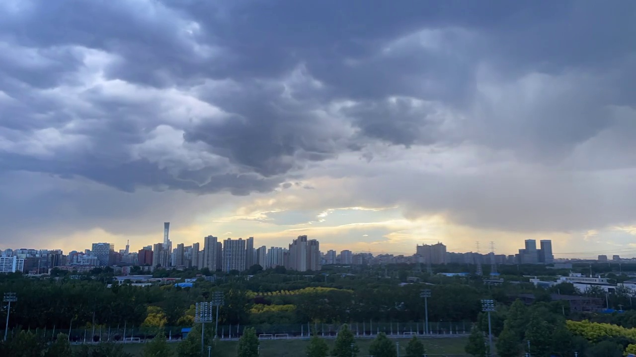 北京：夏季阵雨视频素材