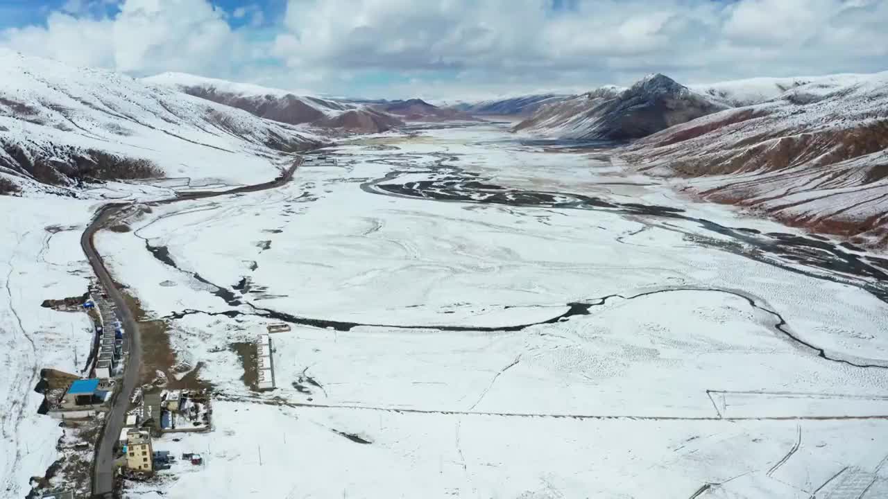 航拍雪后川藏公路视频素材