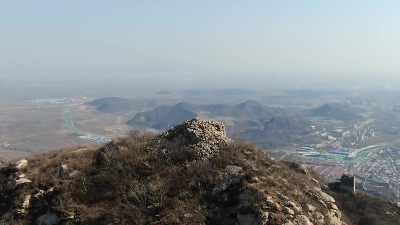 航拍河防口长城视频素材画面1