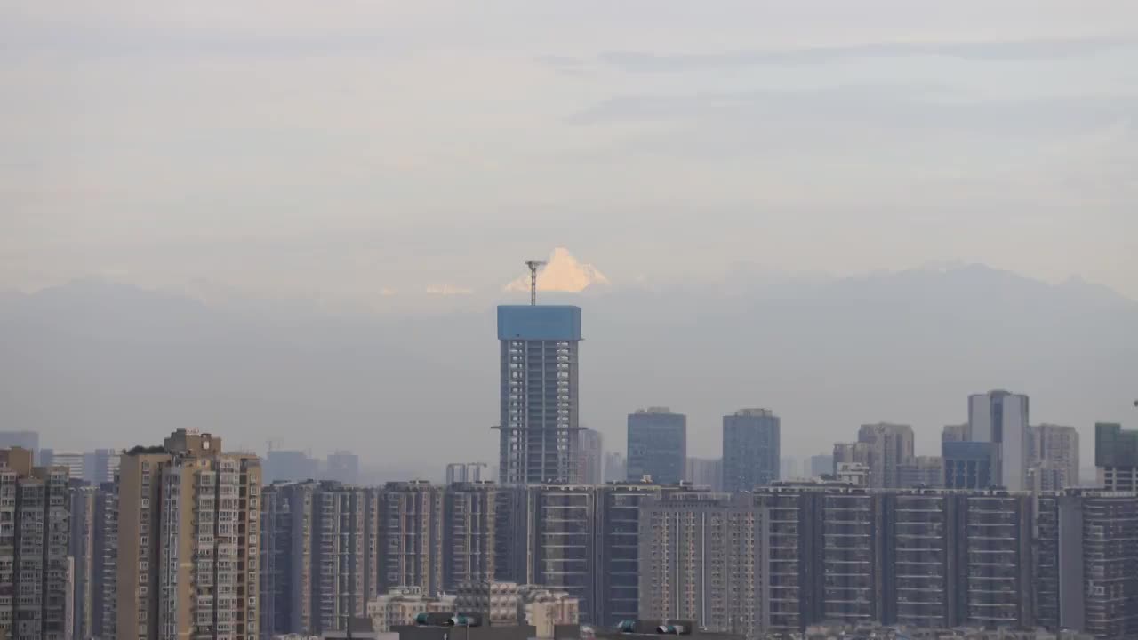 成都遥望雪山视频素材