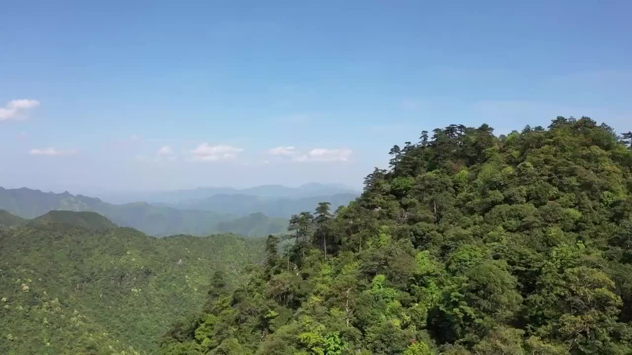 飞越山巅现群山视频素材