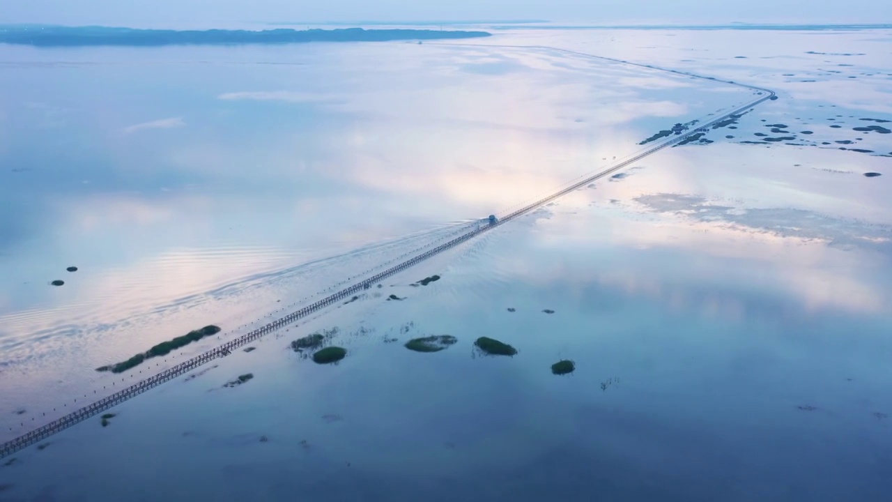 吴城鄱阳湖水上公路视频素材