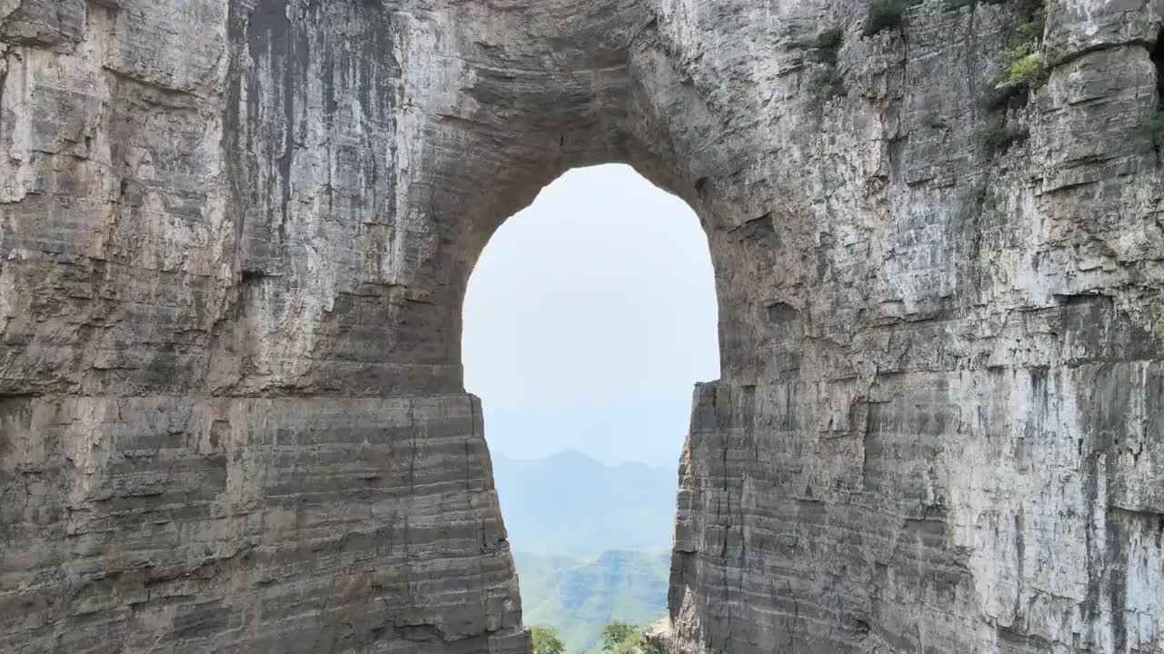 穿越蚕姑坨视频素材