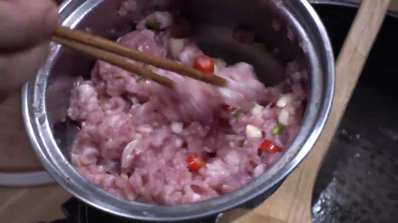 肉丸制作过程视频素材