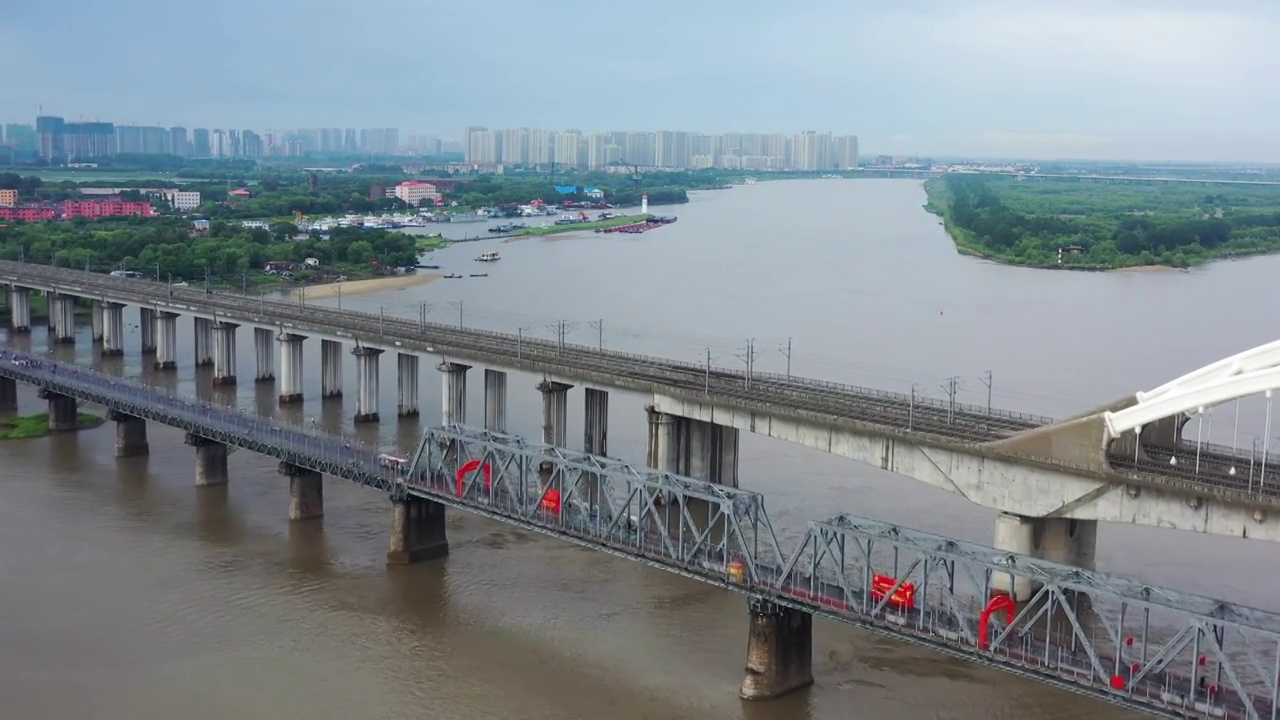 哈尔滨松花江滨洲铁路桥视频素材