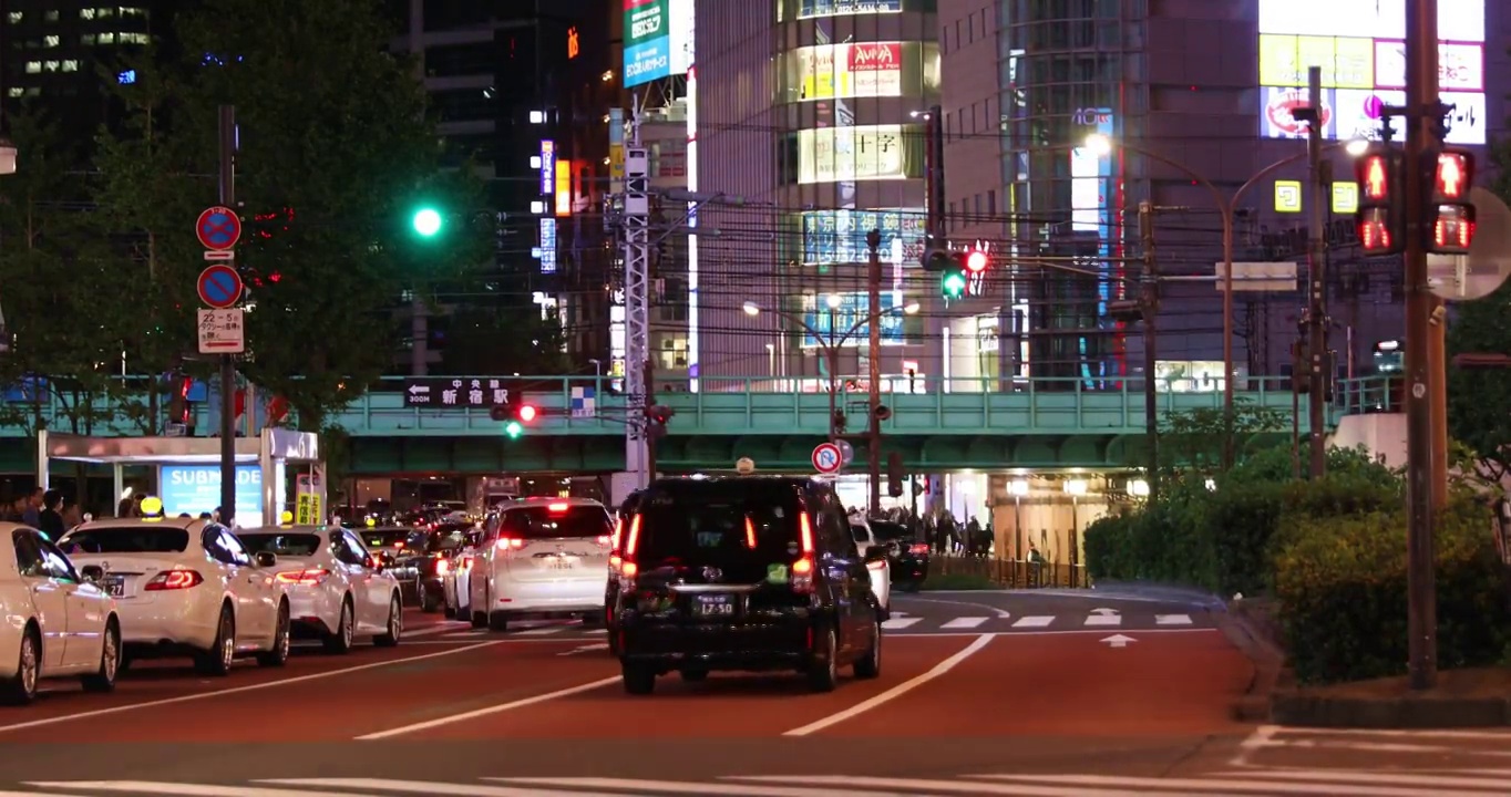 日本东京新宿道路街景夜景视频素材