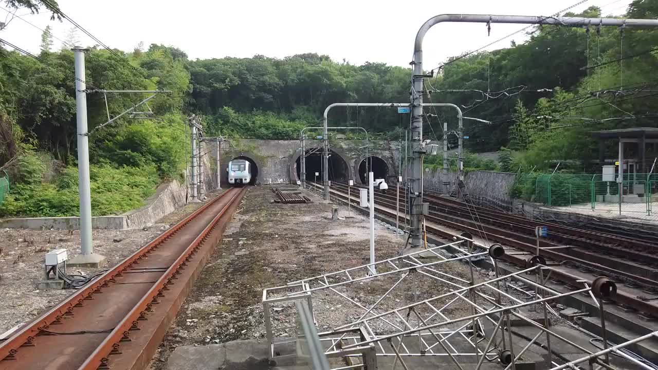 南京地铁轨道交通地铁运行的延时摄影视频素材