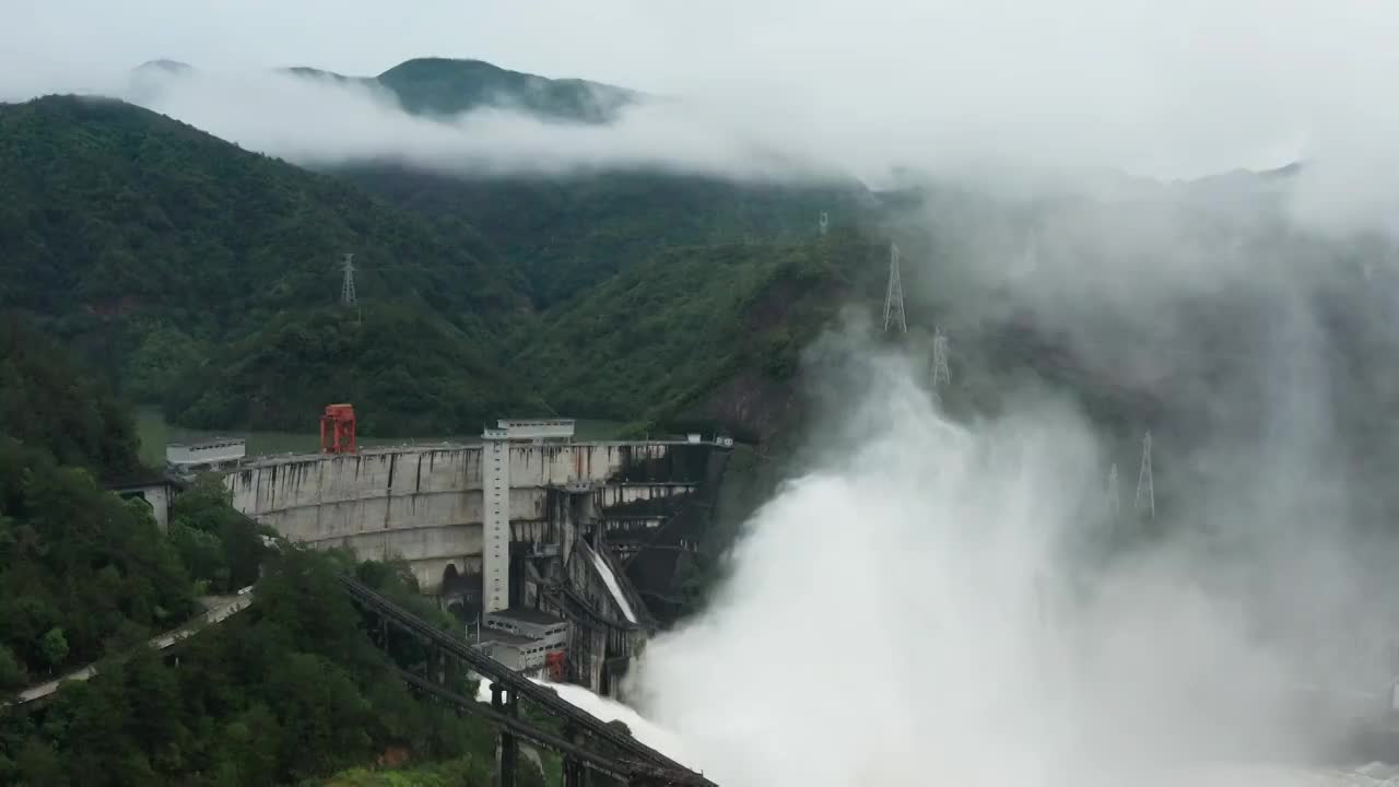 云和紧水滩电站泄洪航拍视频素材