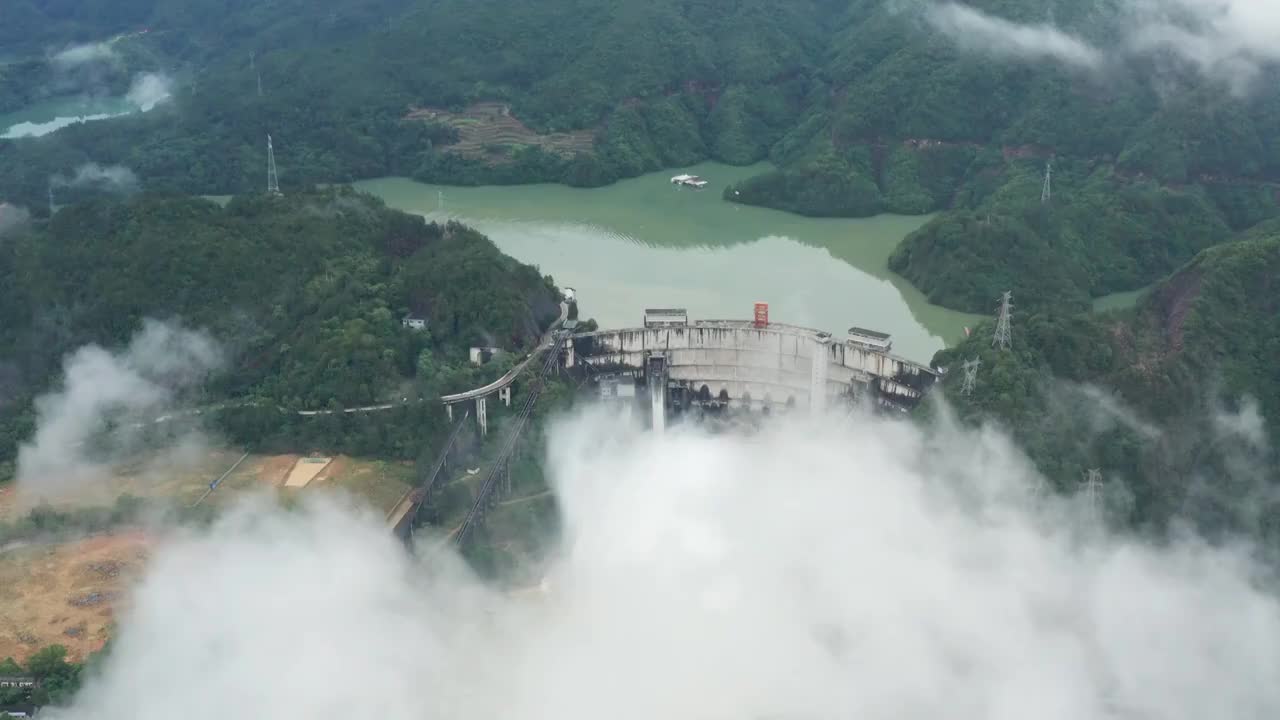 云和紧水滩电站泄洪航拍视频素材