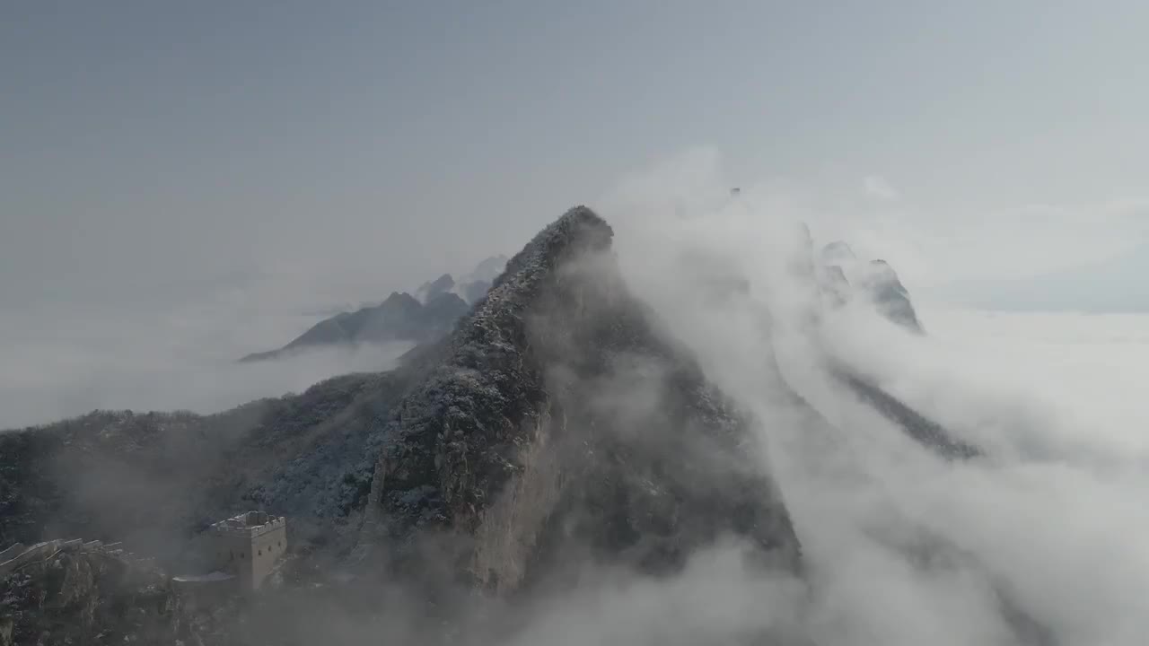 司马台长城冬季雪景云海天梯景观视频素材