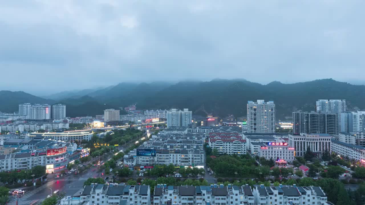 8K延时山城雨后日转夜视频素材