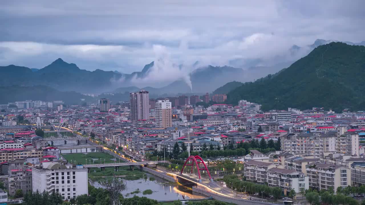 8K延时小城雨后日转夜视频素材