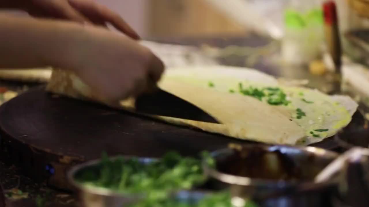 传统特色美食小吃杂粮煎饼视频素材