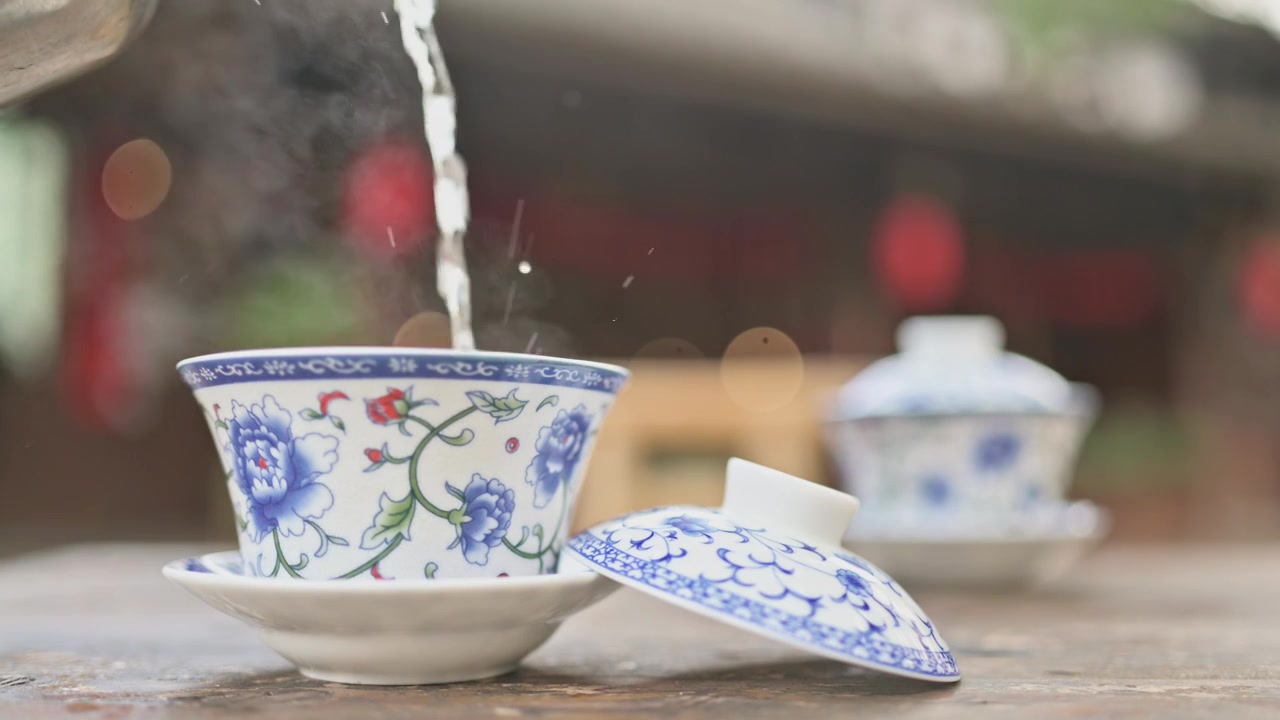 冲泡盖碗茶细节之一视频素材画面2