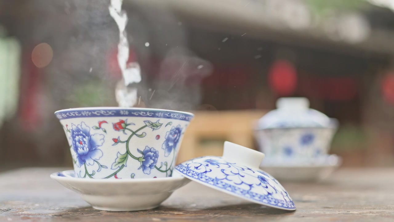 冲泡盖碗茶细节之一视频素材画面4