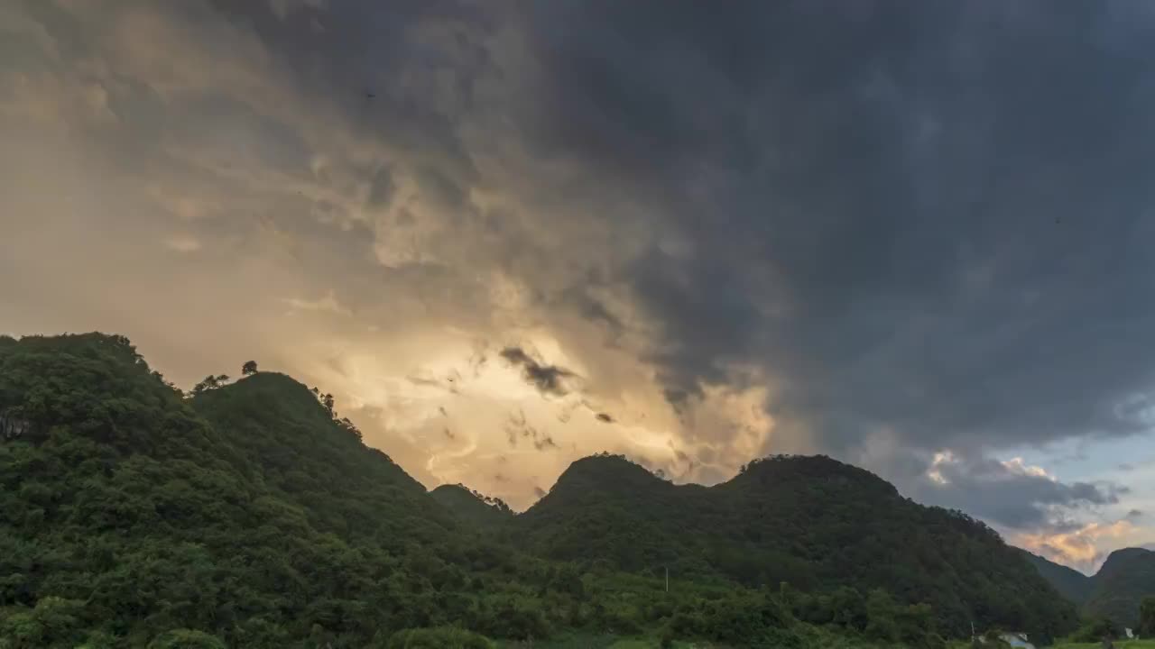 荔波乡村湿地公园的晚霞，荔波甲良黄江河湿地公园视频素材