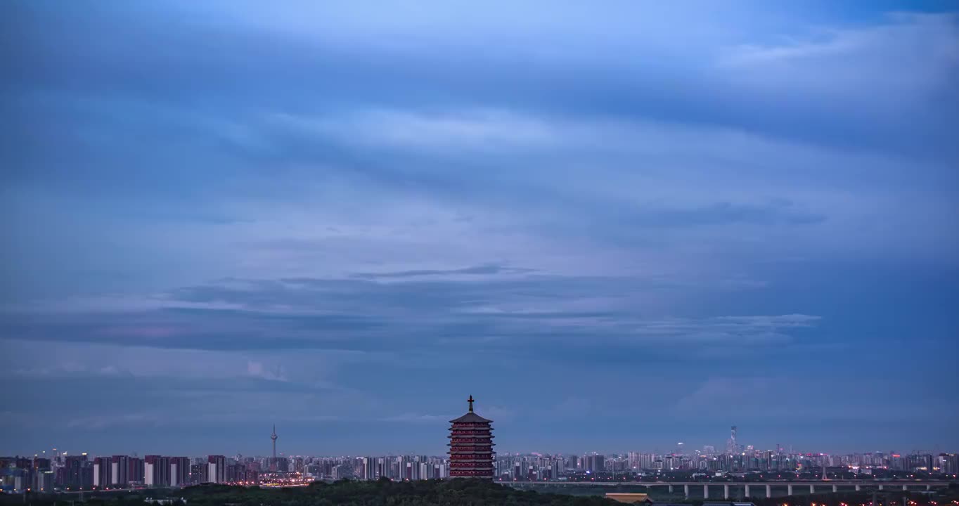 北京上空的傍晚到入夜闪电延时视频素材