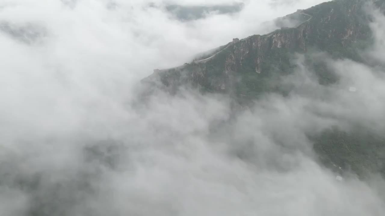 司马台长城云海大云海暴雨后视频素材