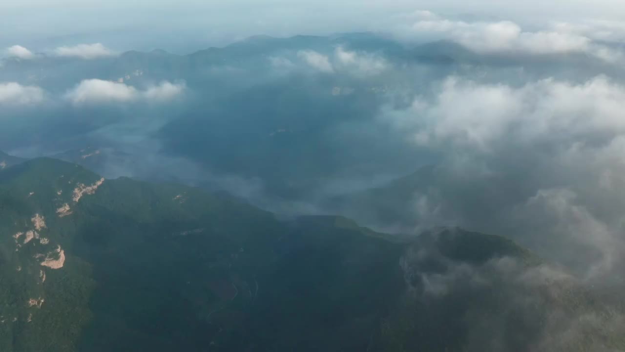 亚洲中国河南省中原夏季太行山云海视频素材