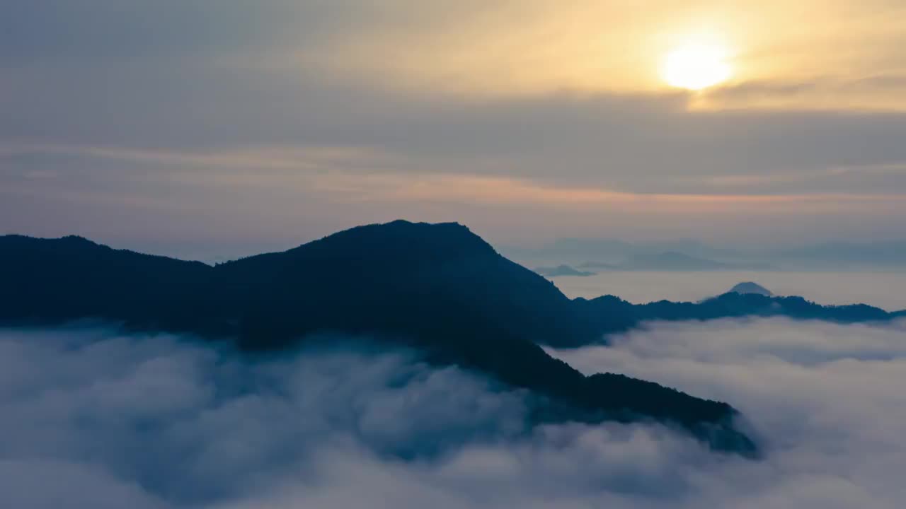 夏季云端云海日出4K延时航拍视频素材