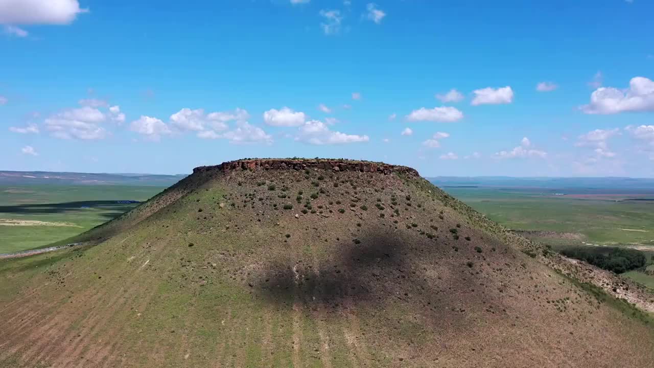 内蒙古锡林郭勒平顶山火山地质公园视频素材