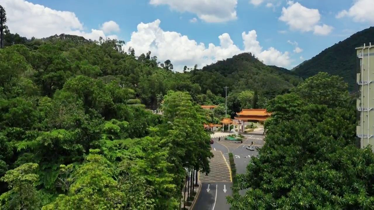 广东省深圳市罗湖区仙湖植物园正门与生态立体停车场航拍视频素材