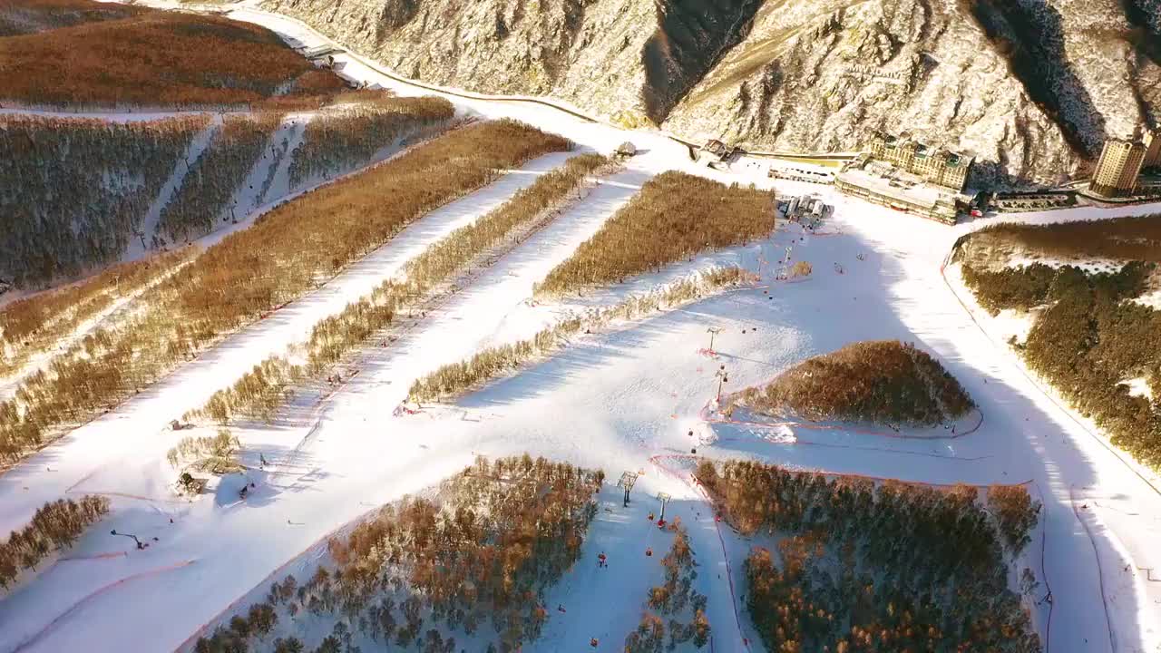 滑雪场夕阳航拍视频下载