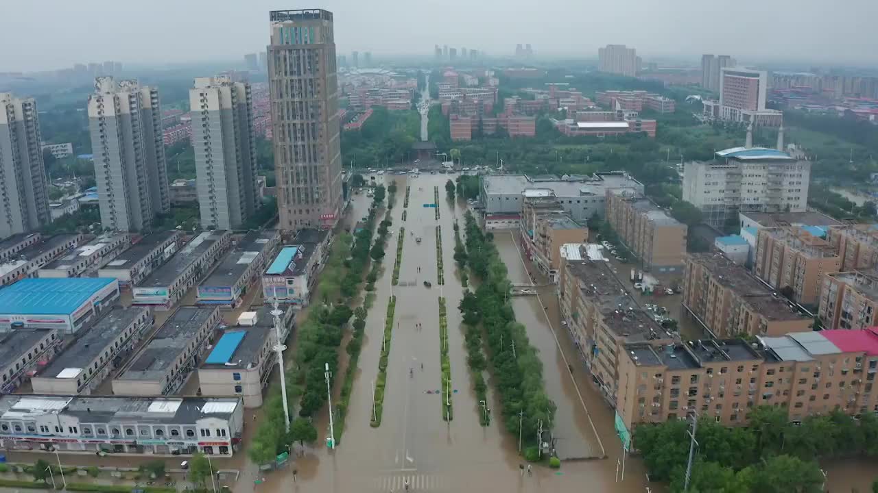 暴雨后的河南省焦作市道路积水航拍视频素材