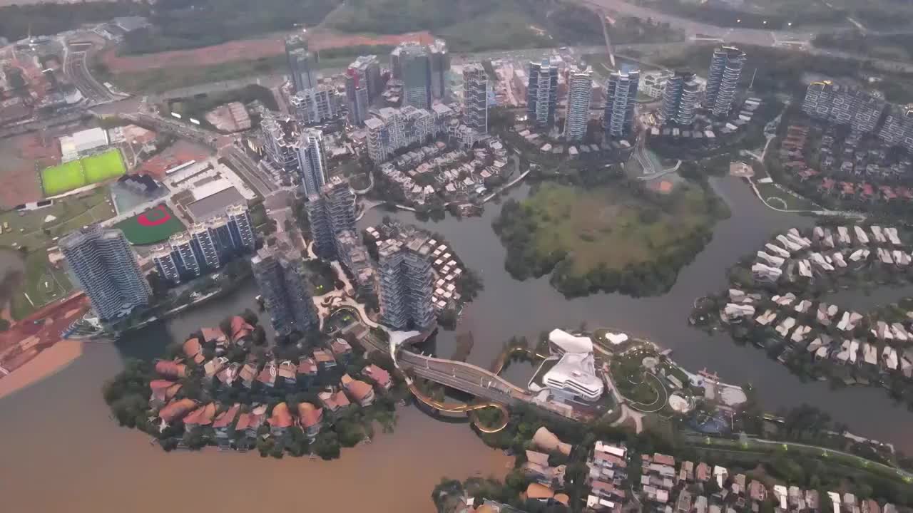 四川省成都市麓湖麓客岛生态水域公园住宅区航拍城市夜景视频素材