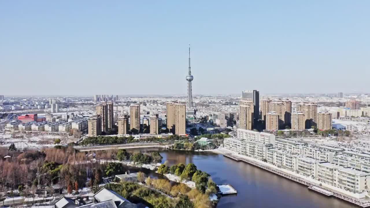 江苏泰州电视塔雪景视频素材