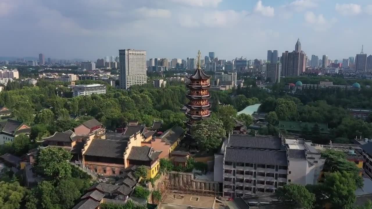 南京鸡鸣寺航拍视频素材画面1