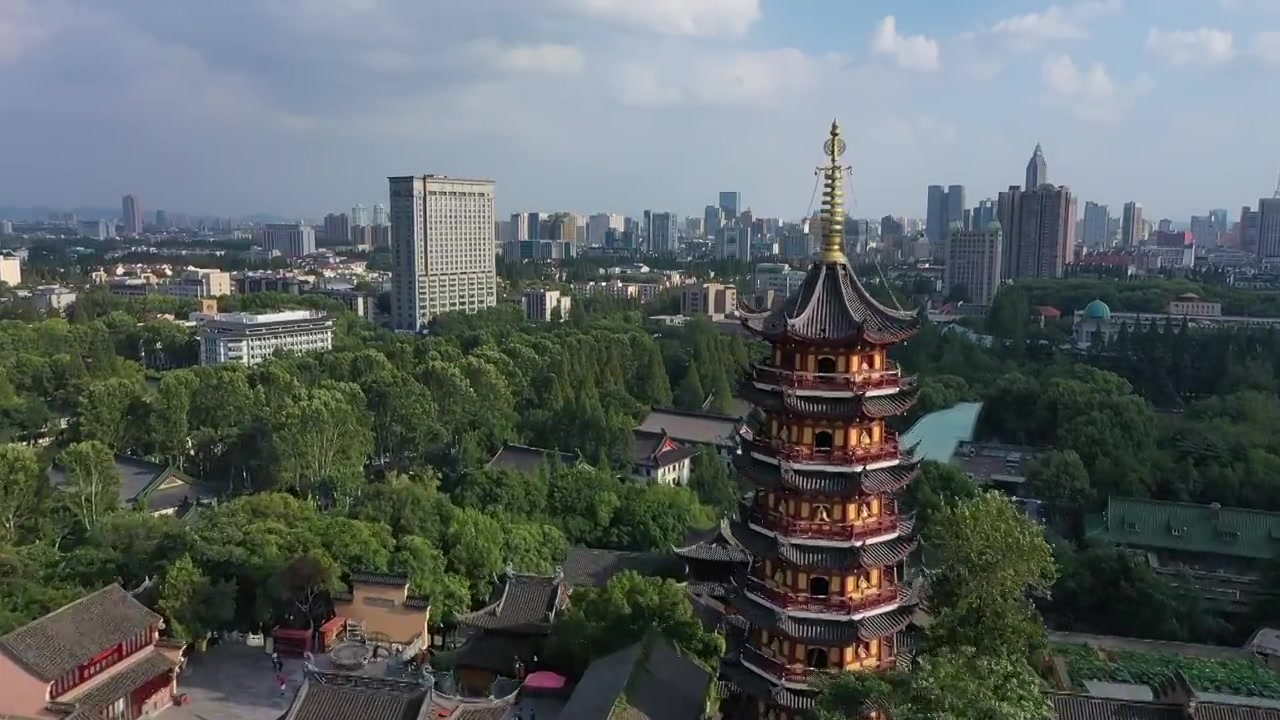 南京鸡鸣寺航拍视频素材画面3