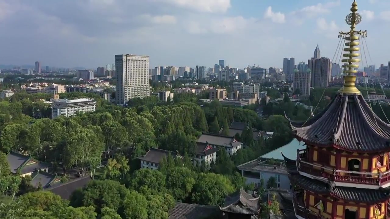南京鸡鸣寺航拍视频素材画面4