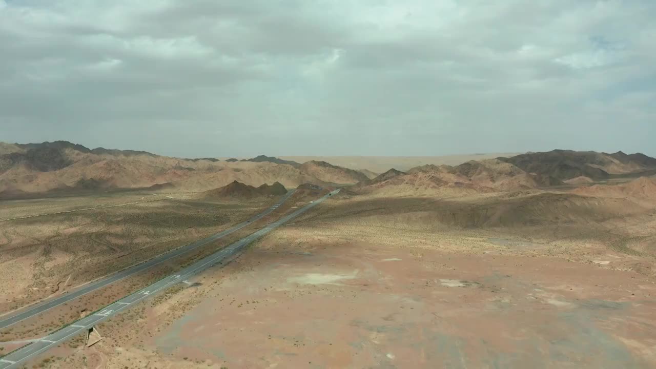 航拍青海德小高速沿途风景视频素材