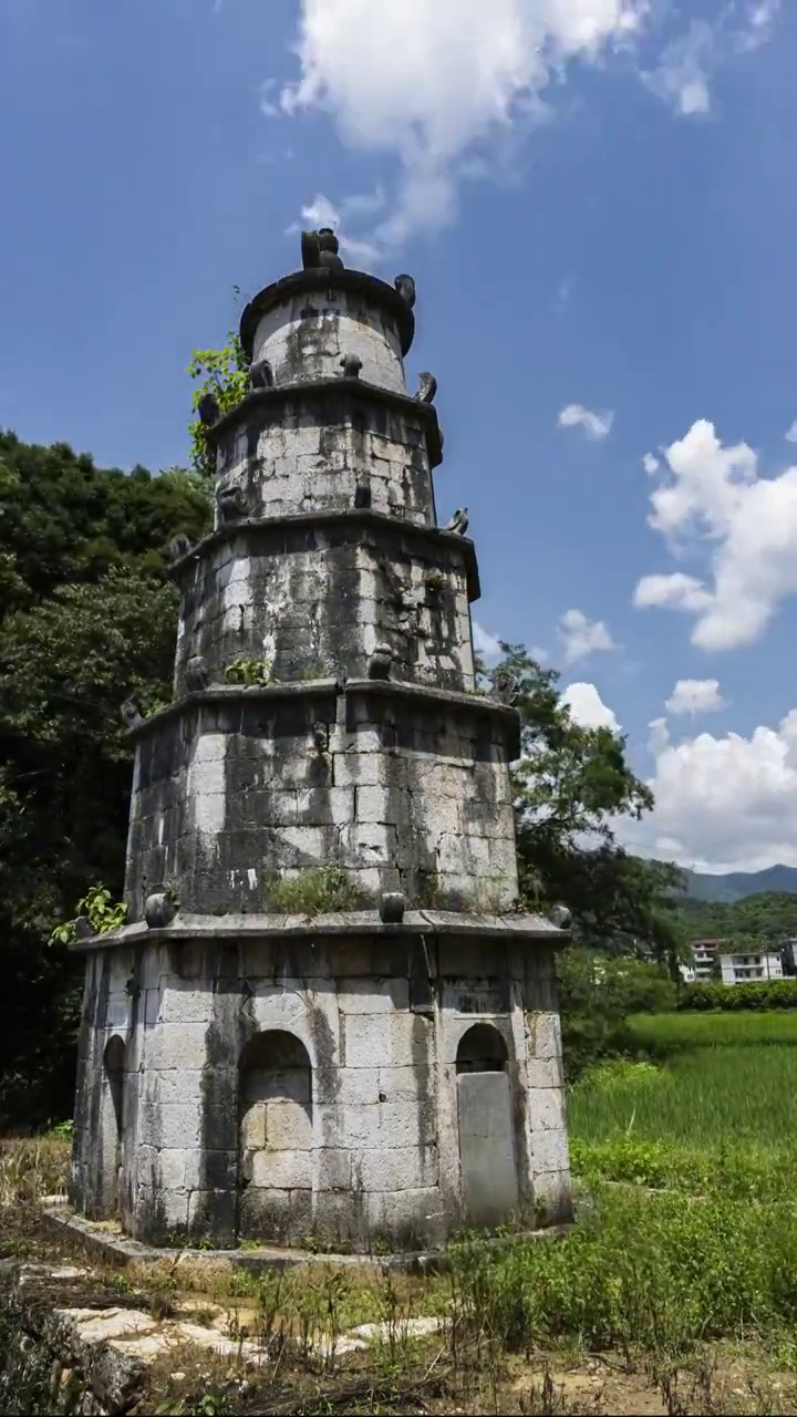 蓝天白云下桂林灵川待漏村的三元塔视频素材