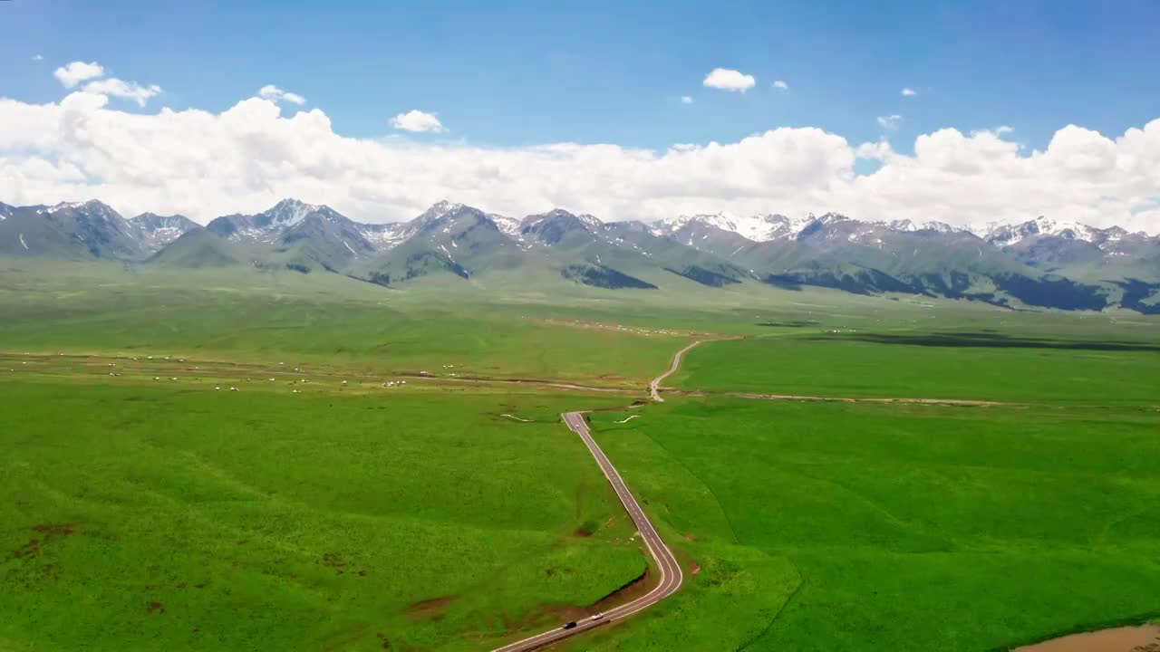 中国新疆伊犁那拉提草原自然风景视频素材