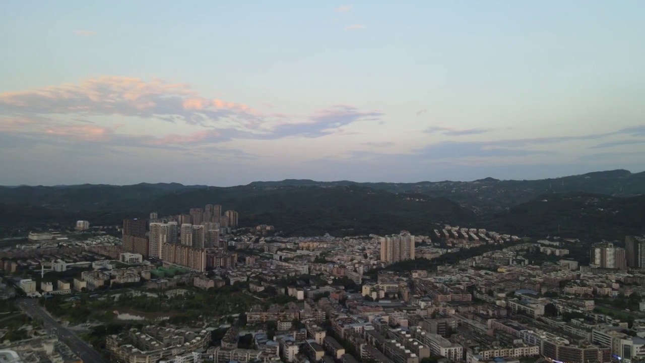 成都市龙泉驿区夜晚市区城市主干道航拍夜景建筑视频素材