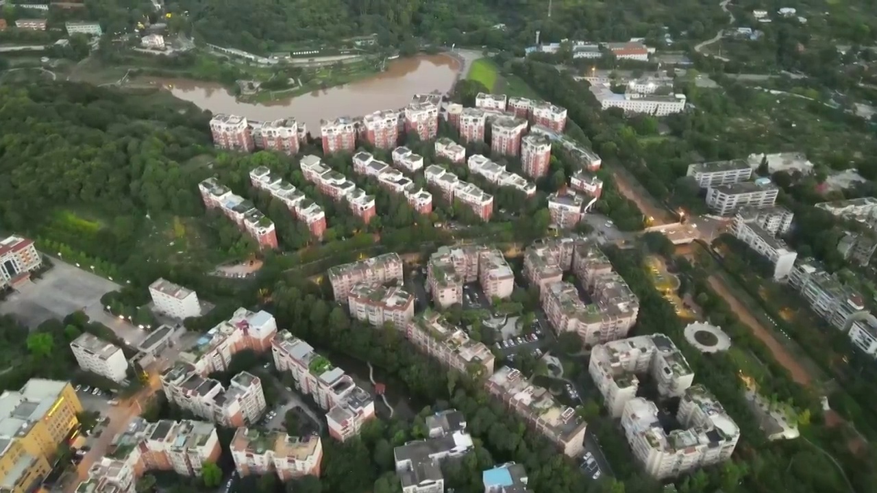 成都市龙泉驿区夜晚市区城市主干道航拍夜景建筑视频素材