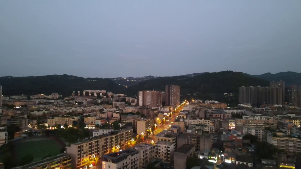 成都市龙泉驿区夜晚市区城市主干道航拍夜景建筑视频素材