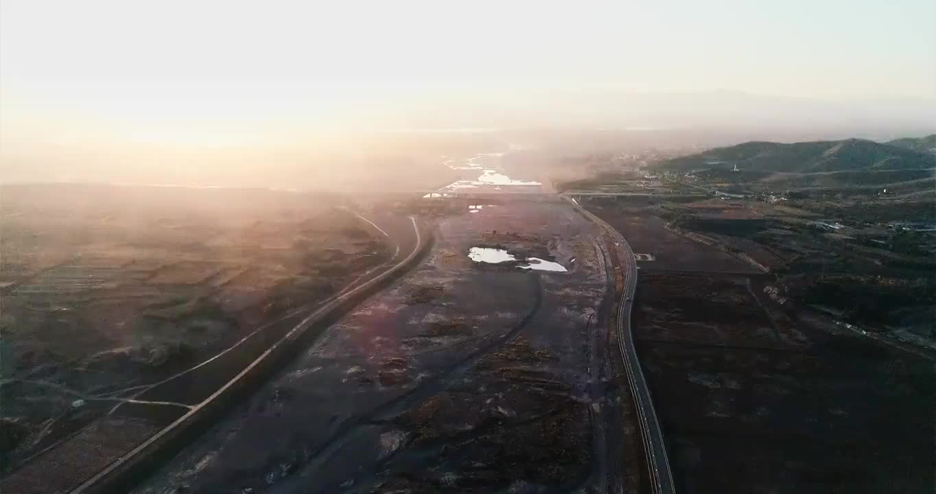 夕阳下的河滩视频素材