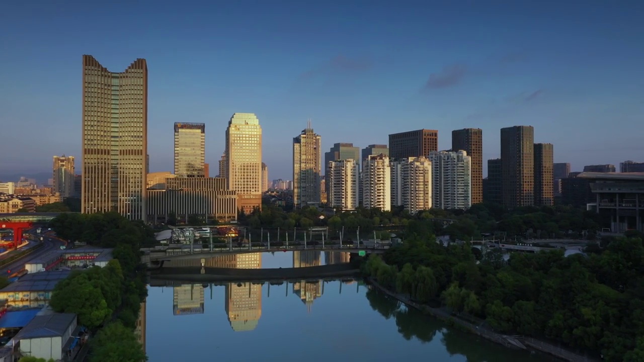 清晨杭州迎亚运城市建设视频素材