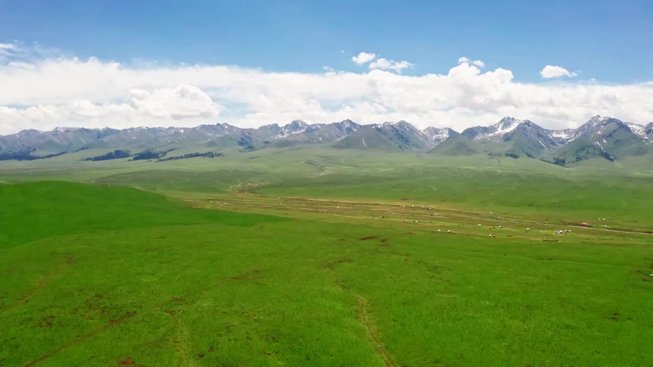 中国新疆伊犁那拉提草原自然风景视频素材