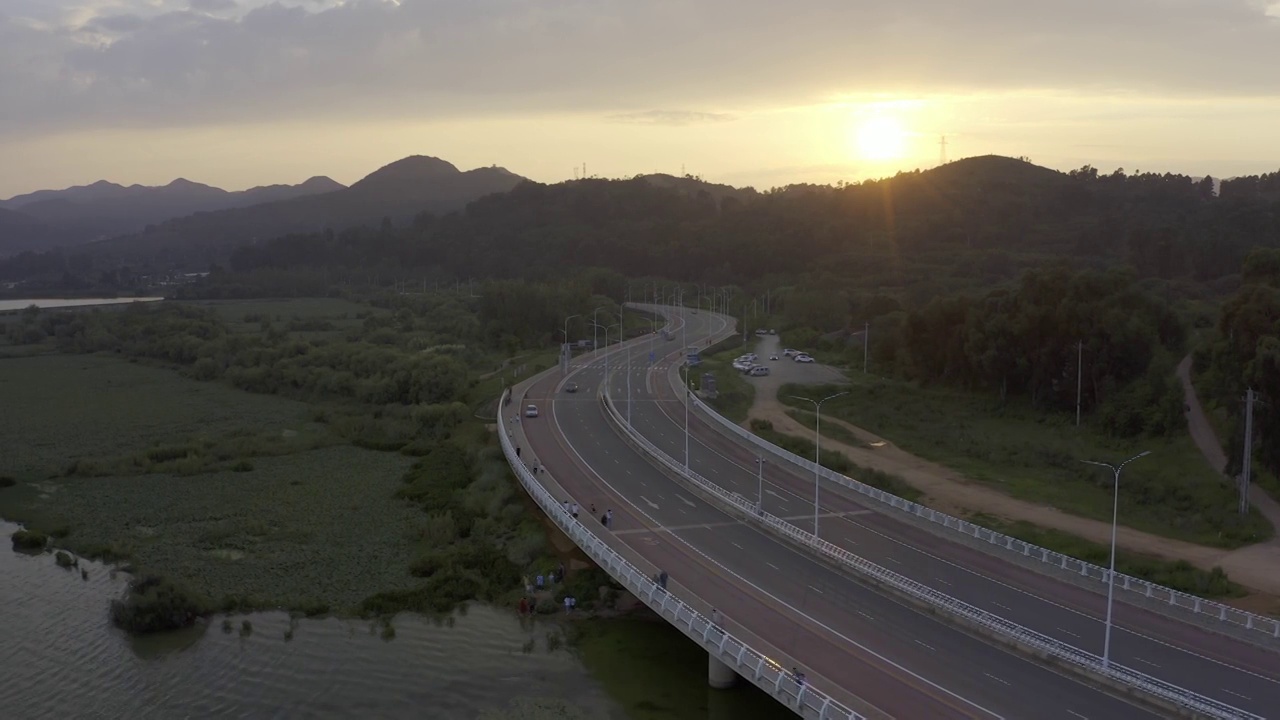 昆明最美环湖路航拍视频素材