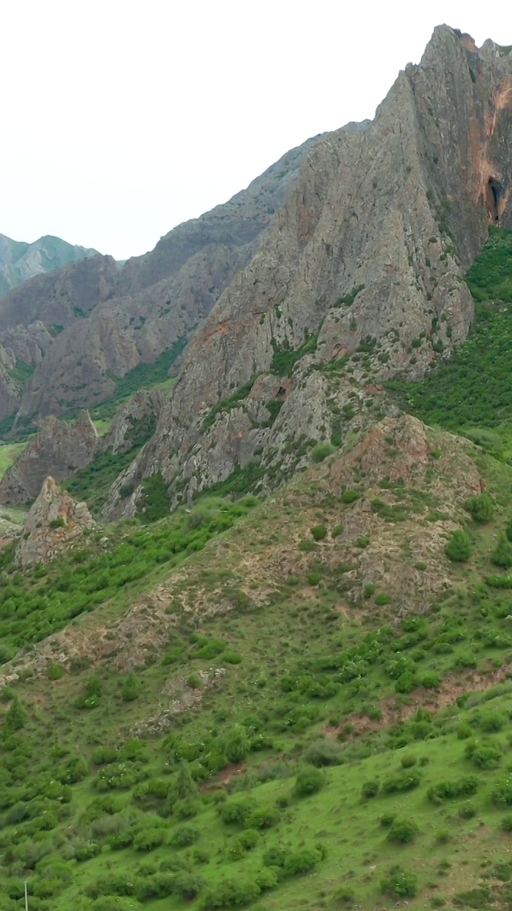 航拍甘肃夏河县甘加镇甘加秘境视频素材